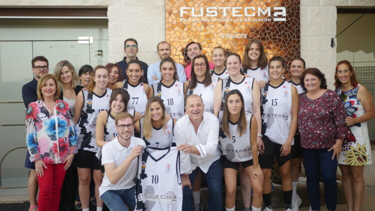 Visita del equipo Fustecma Nou Bàsquet Femení